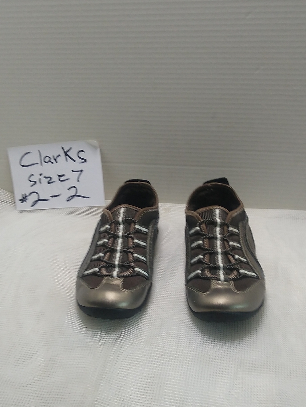 Clarks Bronze Metallic Lace-Up Casual Sneakers